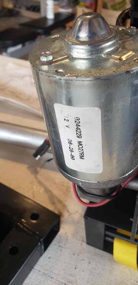 4870628 Bruno Lift Motor - Up/down Mo27rm 12 Volt M027rm