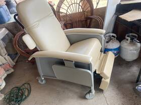 D577-tan Drive Medical New Clinical Care Geri Chair Recliner Item#