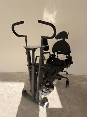 Cb8001a40-00 Easystand 2019 Evolv Glider Large Movement Trainer Electric 24v Black Tray