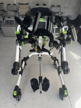 106637 Ormesa Grillo Pt Small Adjustable Height 4 Wheels White/black/green