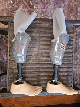 Aaa209 Trulife Below The Knee Prosthetic Left Amd Right Legs - Size 27 Feet