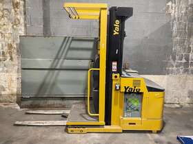 Os030e Yale Model Stand Up Lift With Good Battery And Charger