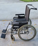 Quickie M6 Heavy Duty Folding Bariatric Wheelchair 20" X 26". Fixed Price $400.00.